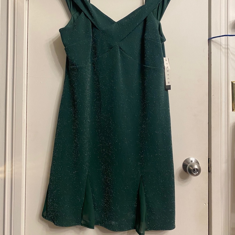 Emerald body-con off the shoulder dress